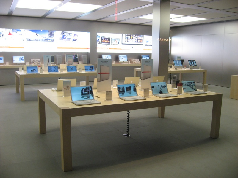 Illustration for article titled First Look Inside the New Gigantastic NYC Apple Store